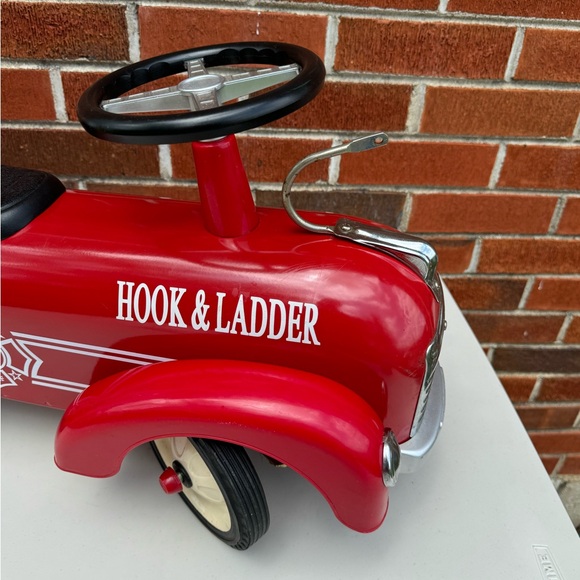VTG Speedster Red Fire Truck Ride On Pedal Toy Car Hook & Ladder Sit On EUC - Picture 15 of 16